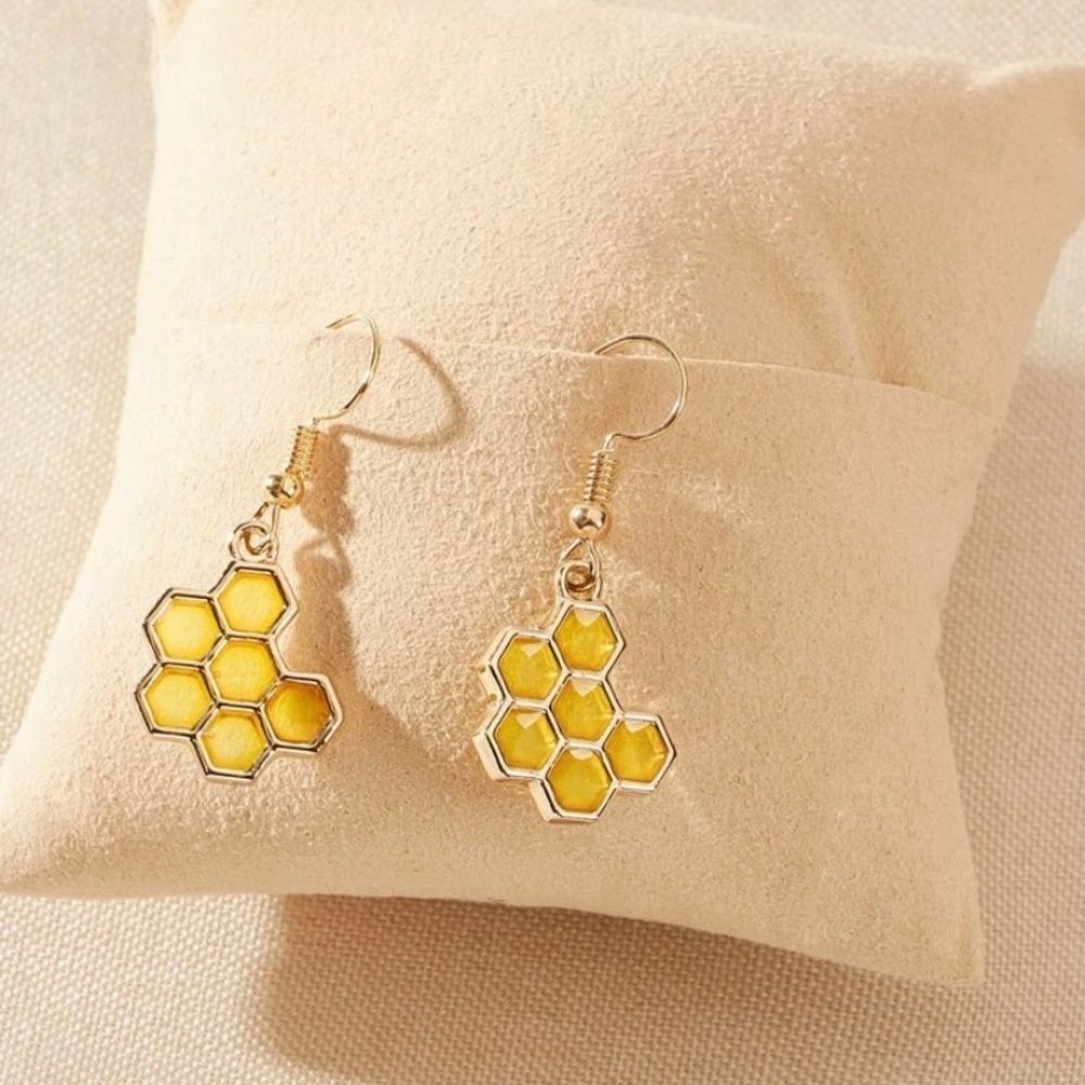 Pair of bumble bee, honeycomb, wax, earrings, buzz, drop, dangle, gold, yellow